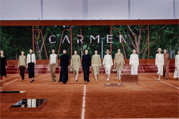 卡蔓CARMEN女装：邂逅都市女性的优雅与自信