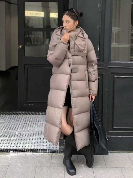 爱依莲2025冬季羽绒服外套新款:开启冬日时尚暖梦之旅