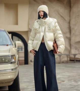 爱依莲2025冬季羽绒服外套新款：开启冬日时尚暖梦之旅