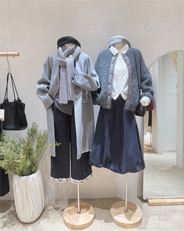 简与媄女装冬季新品：时尚与温暖的冬日之约