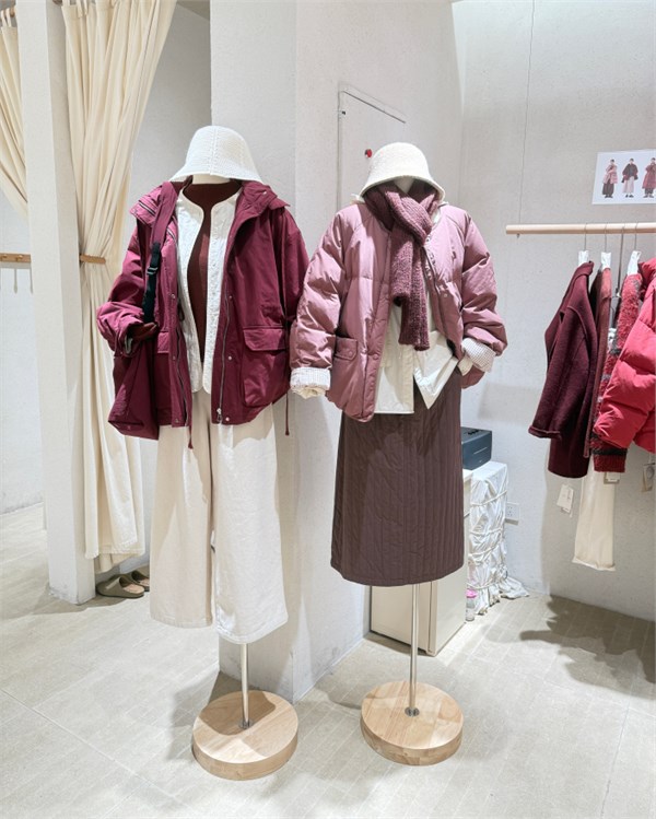 简与媄女装冬季新品：时尚与温暖的冬日之约