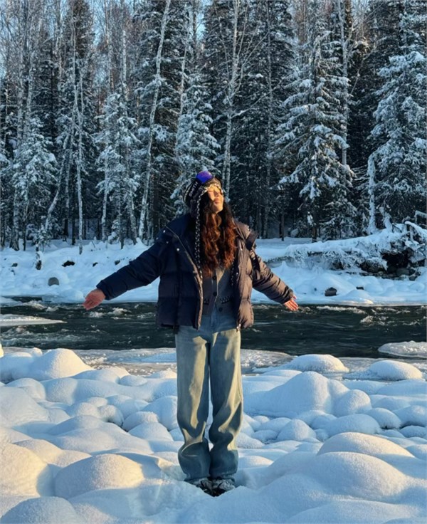 一身绒暖,静候一场雪落——迪赛尼斯2025冬季的温暖邀约