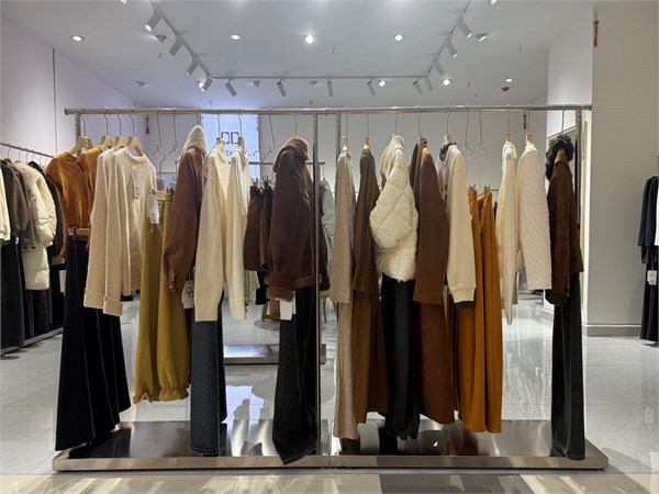 邂逅DD女装冬日恋曲，在衣袂间感受温柔守护的缱绻时光