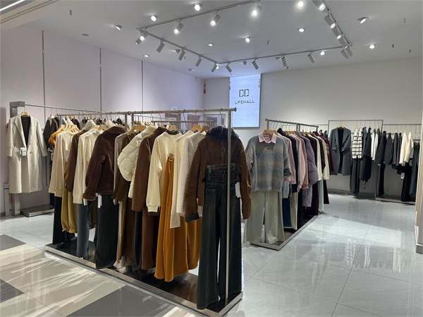 邂逅DD女装冬日恋曲，在衣袂间感受温柔守护的缱绻时光