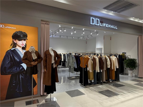 邂逅DD女装冬日恋曲，在衣袂间感受温柔守护的缱绻时光