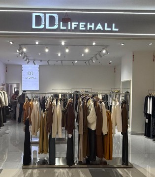 邂逅DD女装冬日恋曲，在衣袂间感受温柔守护的缱绻时光