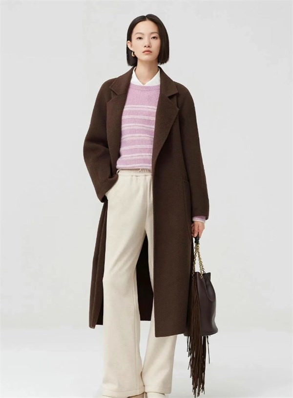 百图betu女装2025秋冬系列：衣袂轻扬间，拥抱都市生活的每一份暖意