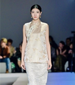 荷言HEYENSS2026“东风第一枝” 主题大秀圆满落幕