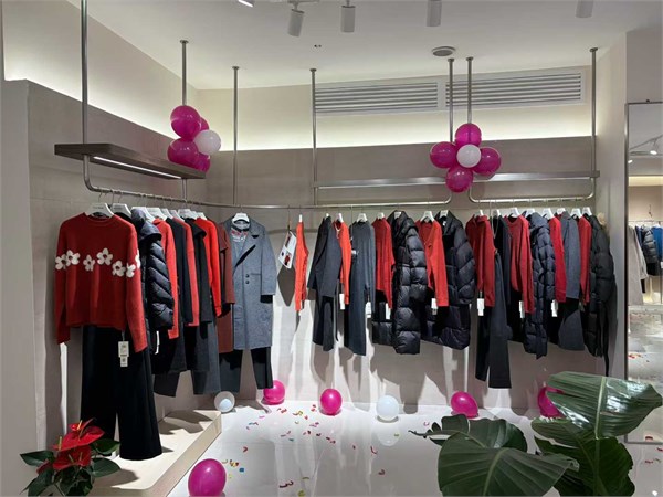 禾等Helen Moda女装冬季新章：温暖与时尚的浪漫诗篇