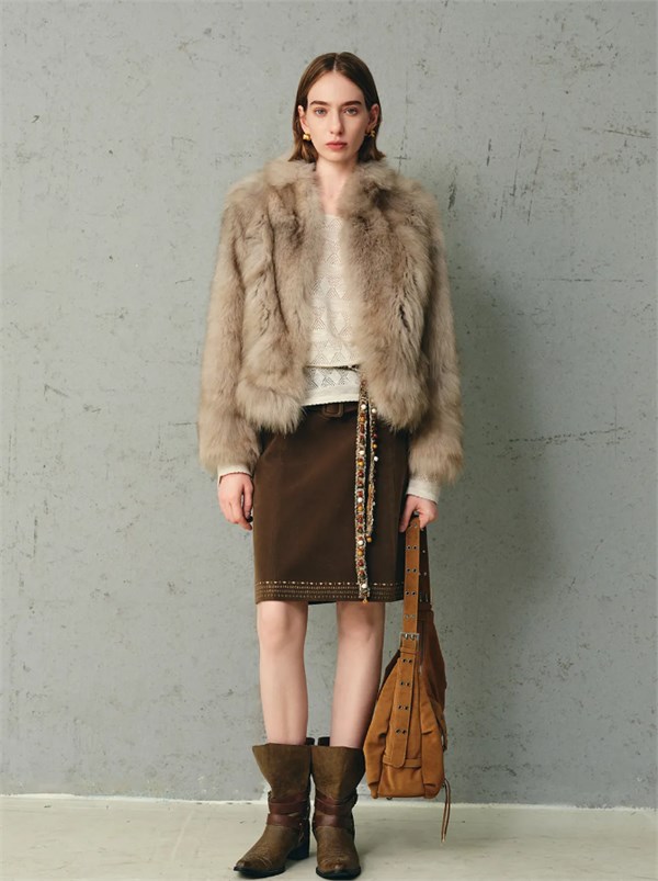 范思蓝恩fsle皮草：于静谧冬日，开启一场与暖意的深情相拥