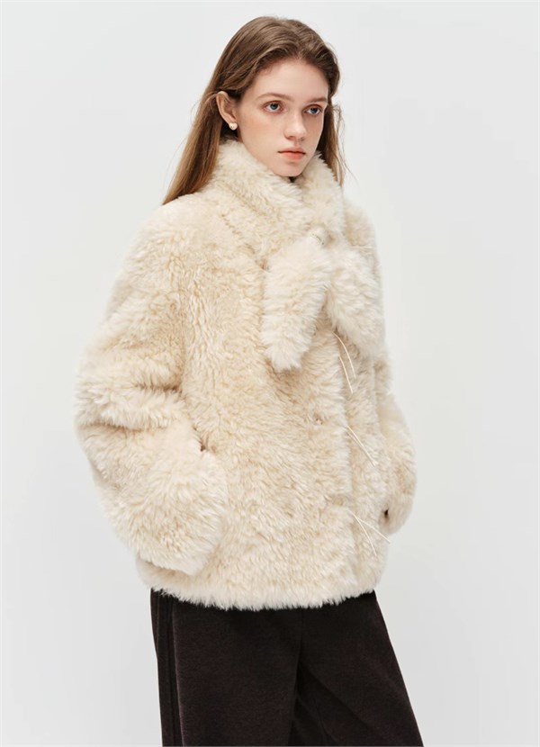 范思蓝恩fsle皮草：于静谧冬日，开启一场与暖意的深情相拥