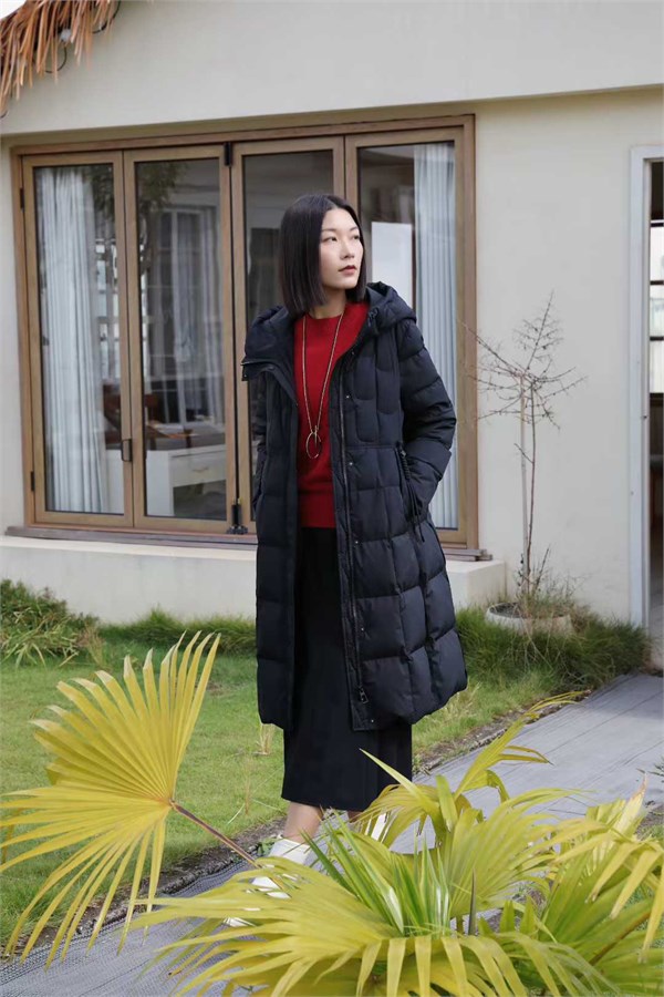 荣子女装2025冬日衣橱：羽绒与羊毛的时尚暖冬之约