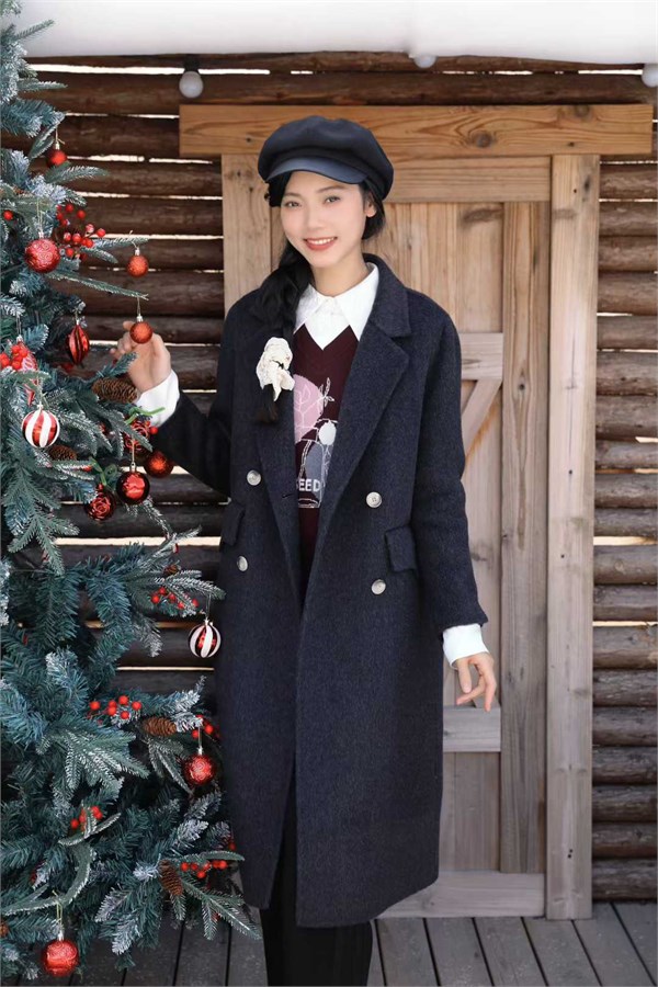 荣子女装2025冬日衣橱：羽绒与羊毛的时尚暖冬之约