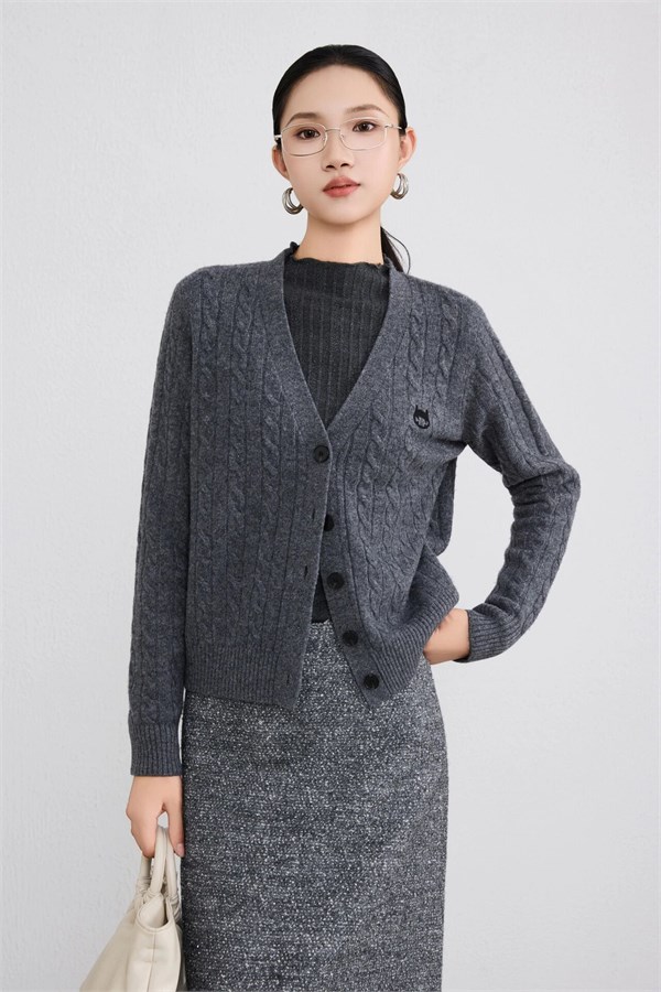 璟逸女装2025冬日绮梦：时尚与温暖的双重密码