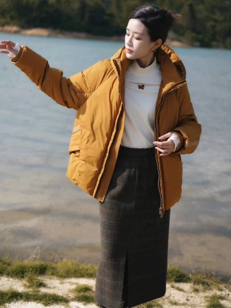 底色(Dins)2025冬季短款羽绒服：以轻盈姿态，解锁冬日时尚新范式