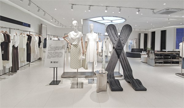 喜西2025冬季羊毛大衣：以自然之暖，织就冬日优雅诗篇