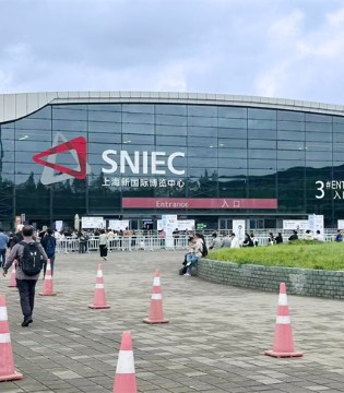 阿尔一百参加第二十二届中国国际玩具展会