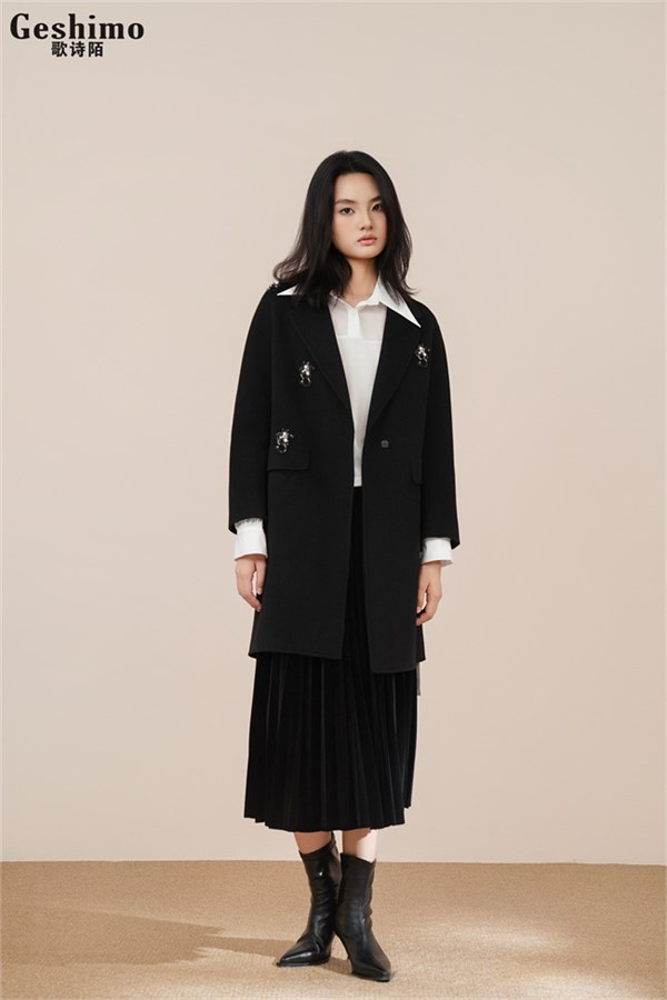 歌诗陌女装冬季新款羊毛大衣：邂逅冬日里的优雅诗篇