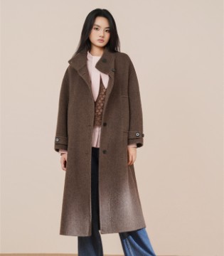 歌诗陌女装冬季新款羊毛大衣：邂逅冬日里的优雅诗篇
