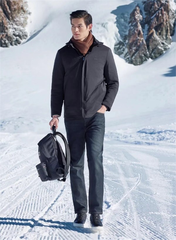 K - BOXING劲霸男装隐藏气泡鹅绒羽绒服：冬日里的科技保暖新势力