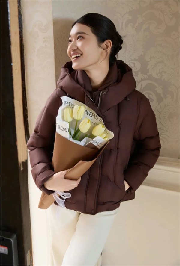 LAI睐女装：冬日温暖配方，开启一场浪漫的时尚之旅