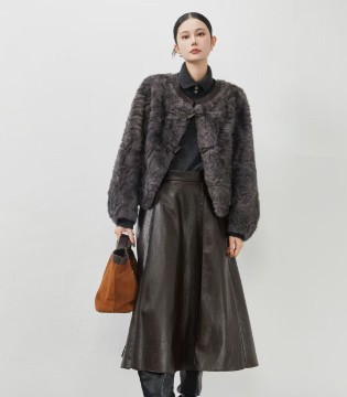 爱依莲2025冬季：毛绒绒，开启温暖治愈的冬日幻梦