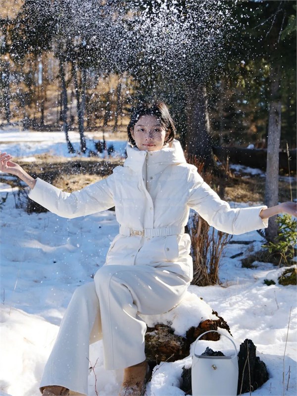 LIME莱茵女装：摩登羽绒