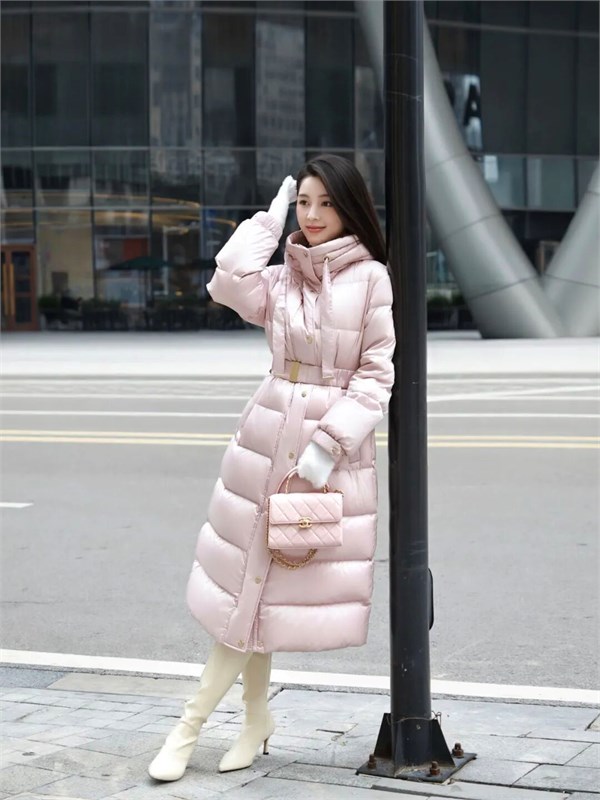 LIME莱茵女装：摩登羽绒