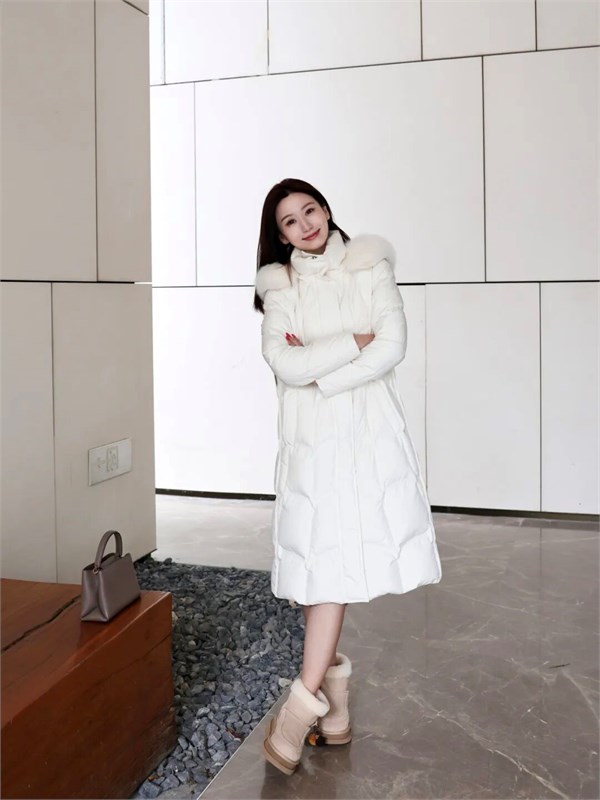 LIME莱茵女装：摩登羽绒