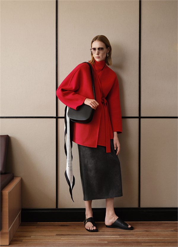 LESS 2026早春新品：以「无束」之名，重构都市女性的诗意栖居