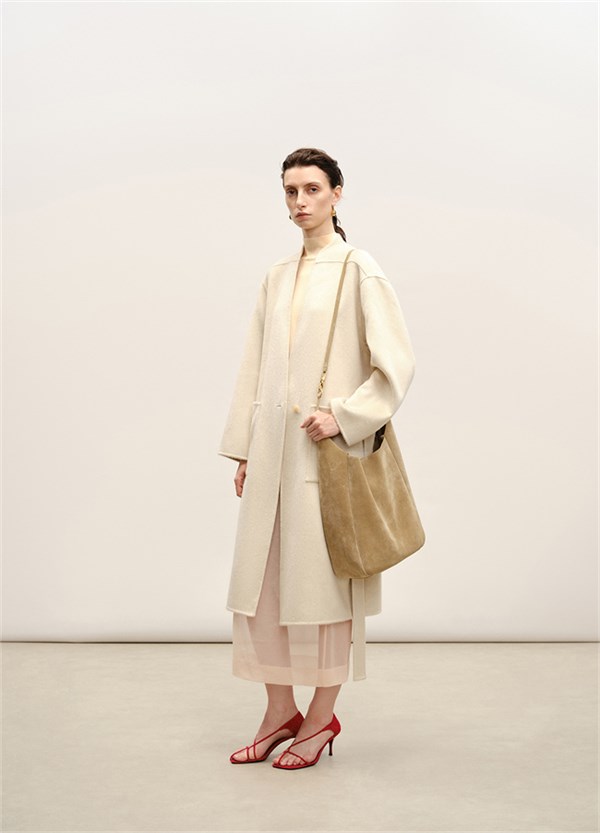 LESS 2026早春新品：以「无束」之名，重构都市女性的诗意栖居