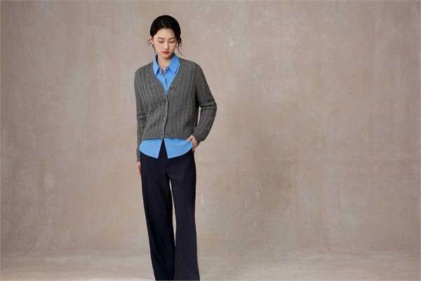 禾等女装针织系列:以温柔织就时光,用细节诠释优雅