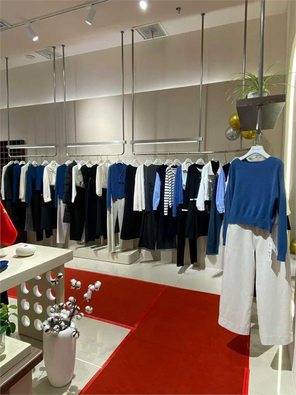 禾等女装针织系列:以温柔织就时光,用细节诠释优雅