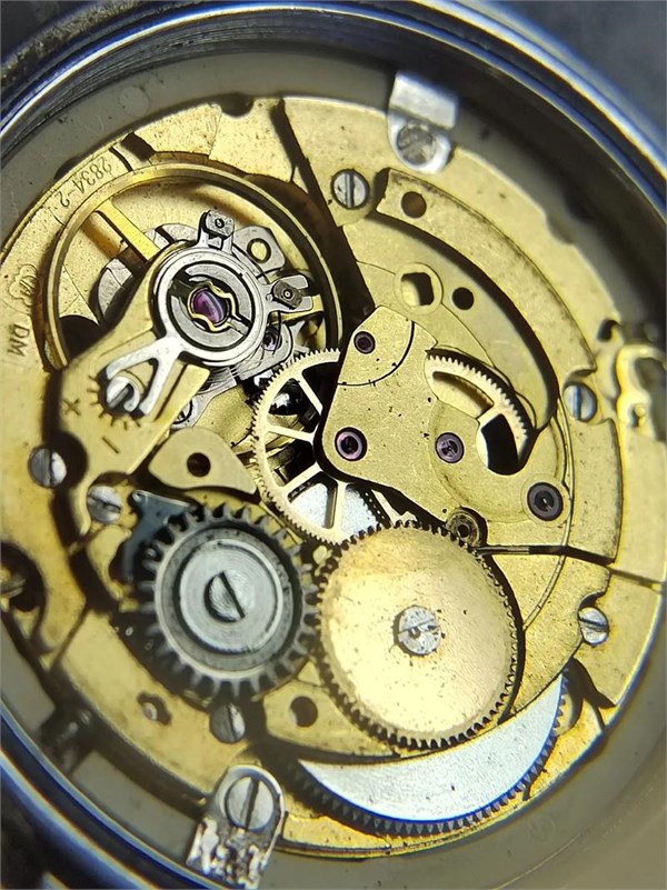 機(jī)械表保養(yǎng)預(yù)算指南：從天梭到勞力士，看懂價(jià)格讓每一分錢(qián)都值