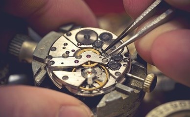 機(jī)械表保養(yǎng)預(yù)算指南：從天梭到勞力士，看懂價(jià)格讓每一分錢(qián)都值