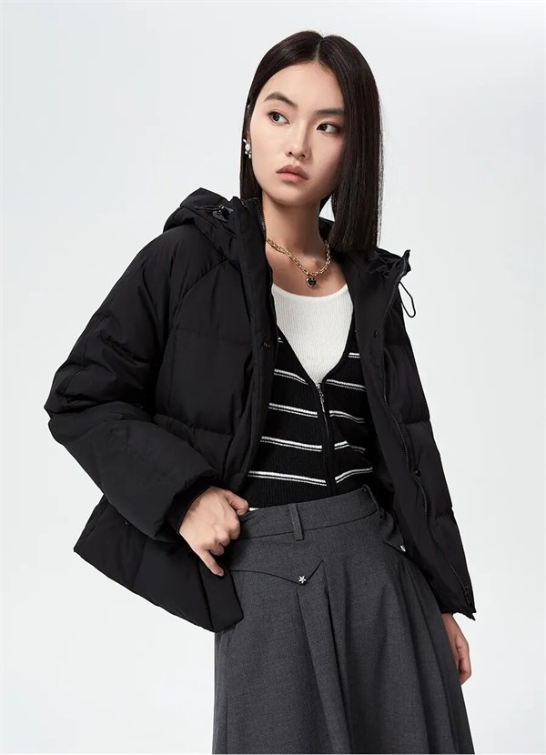 普普风冬日羽绒：以质感织就温暖，让温度与风度共舞