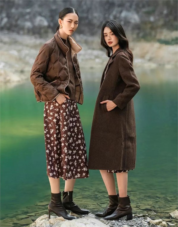 纤牌女装 | 以轻盈之姿，唤醒冬日的呼吸美学