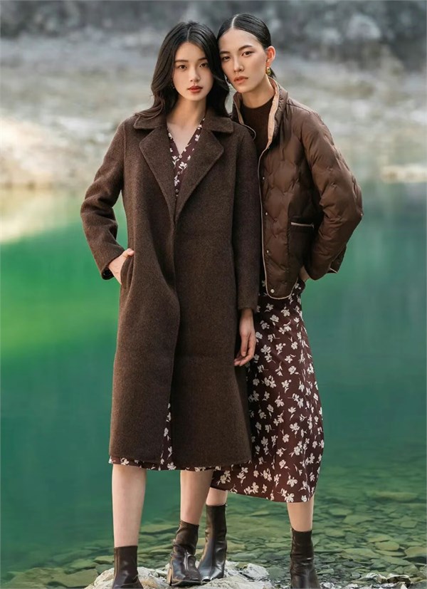 纤牌女装 | 以轻盈之姿，唤醒冬日的呼吸美学