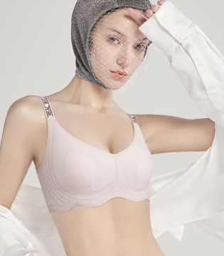 润微内衣｜大胸秋冬“显瘦秘籍”：无钢圈也能挺拔有型，舒适与美感全拿捏！