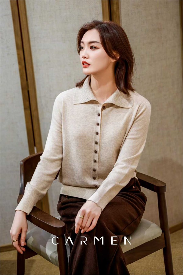 卡蔓女装：于冬日镌刻端庄优雅的时尚诗章