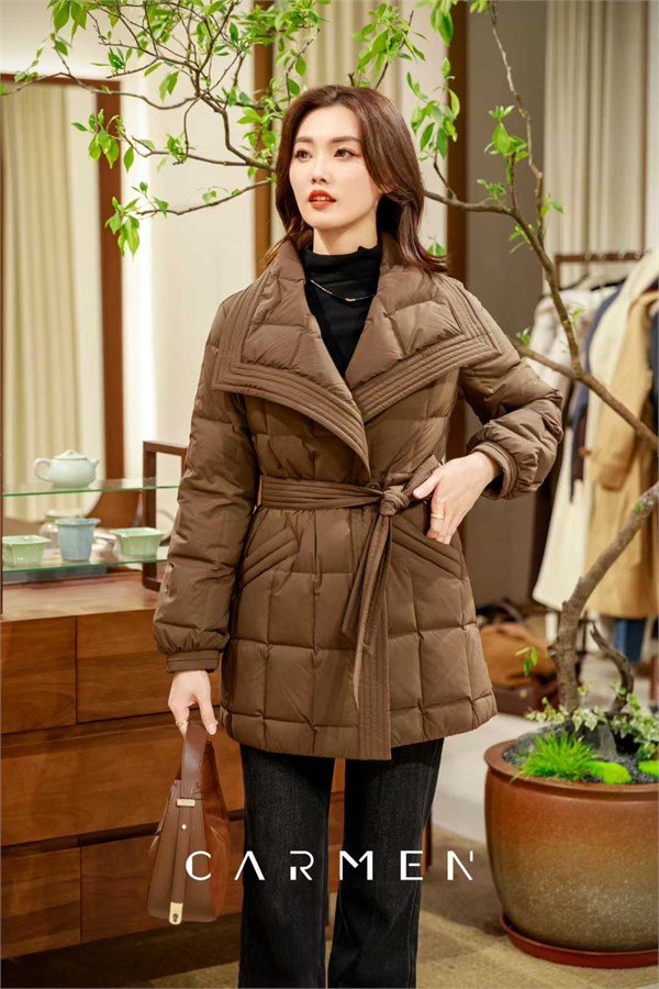 卡蔓女装：于冬日镌刻端庄优雅的时尚诗章
