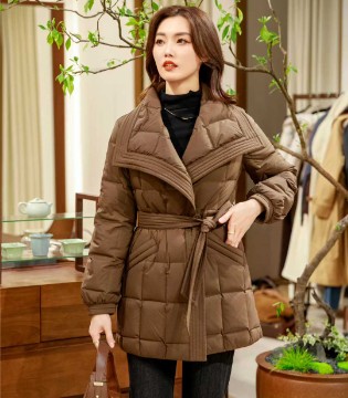 卡蔓女装：于冬日镌刻端庄优雅的时尚诗章