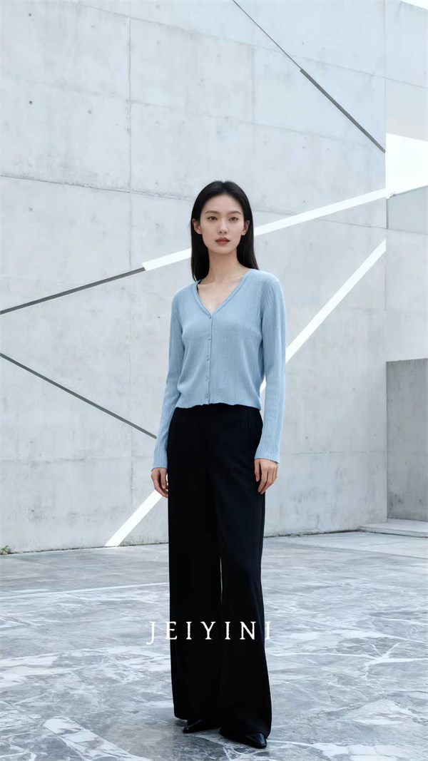 婕依妮羽绒内搭|轻盈锁温,解锁冬日叠穿时尚密码