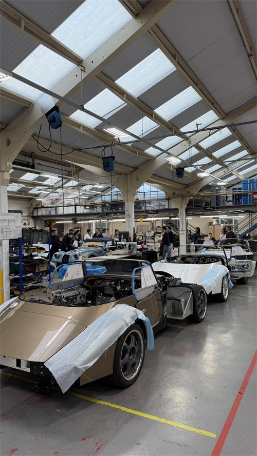 做松紧腰女裤,为什么跑去看手工豪车与奢侈品?