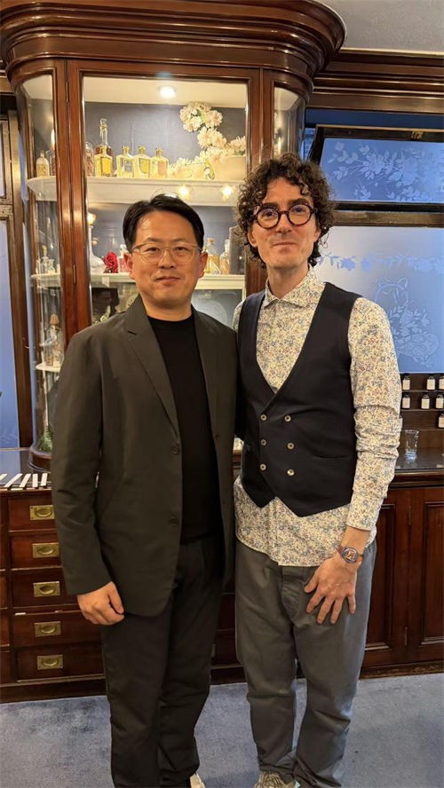 做松紧腰女裤,为什么跑去看手工豪车与奢侈品?