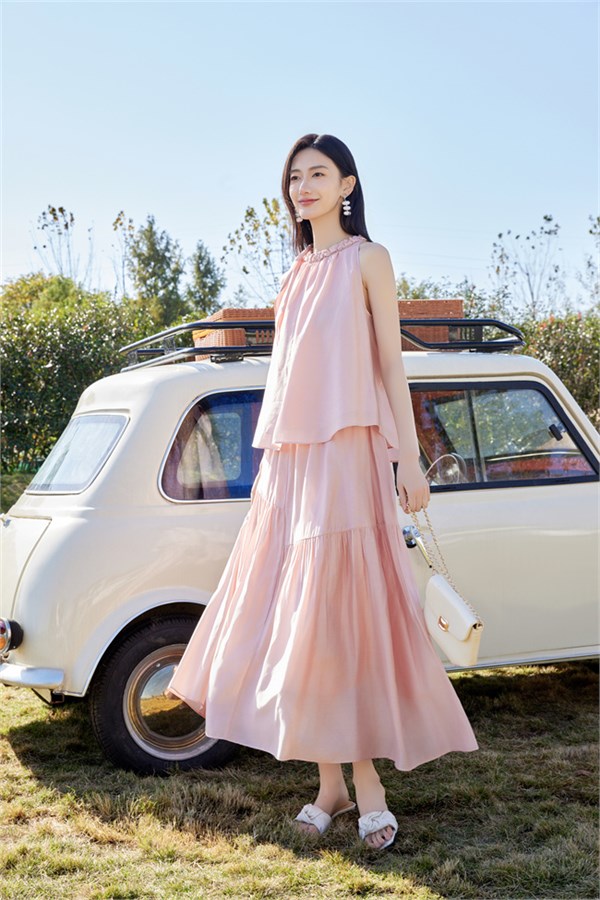 邂逅春日浪漫，婕依妮2026粉色裙装梦幻来袭