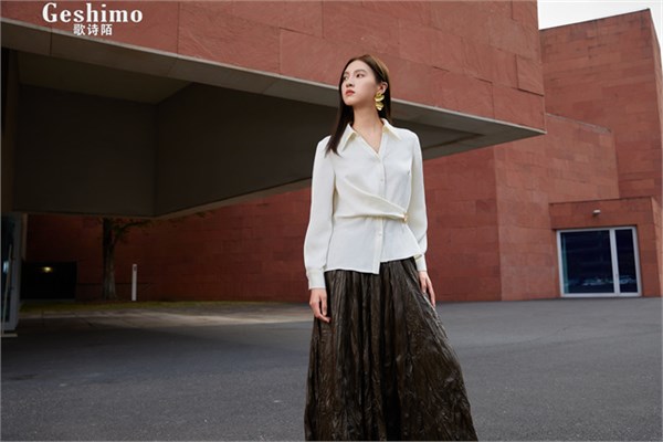 歌诗陌Geshimo新款:职场与休闲的时尚密码