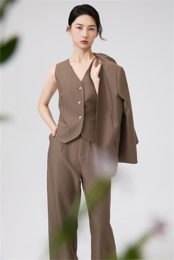 于禾等Helen Moda西装里，聆听刚与柔的浪漫协奏