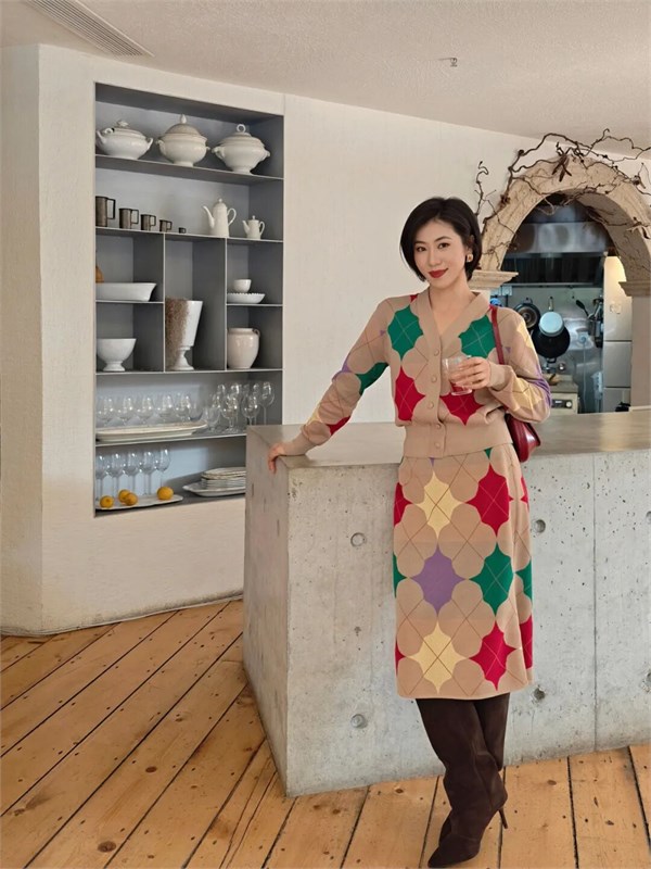 DIYAN蒂言女装：新品霓裳，绘就时尚绮梦新章