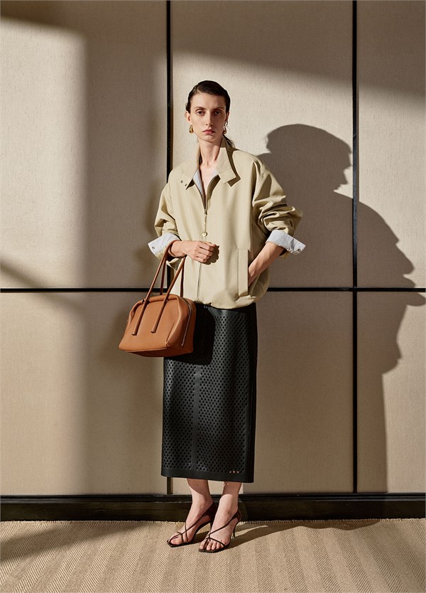 夹克西服:LESS 的返工哲学,解锁职场新优雅